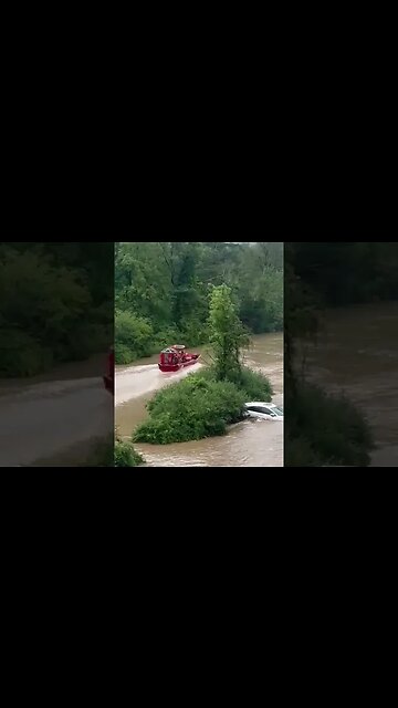 NYS Emergency Services with rescue boats on the Palisades Parkway responding to calls...
