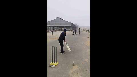 fielder to ball ko dekhte hi reh gya 😲 #cricketshorts #cricketreels