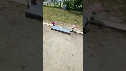 clyde barrows grave 8 10 2021