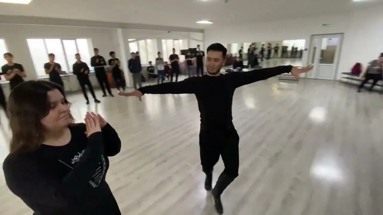 Супер Лезгинка 2022 Девушка Танцует С Парнями Красивый Танец Народов Кавказа