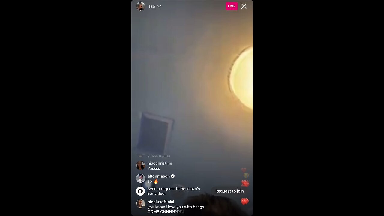 SZA Goes Live On Instagram On Set Of A Shoot Looking Pretty AF 🥵22.12.22.