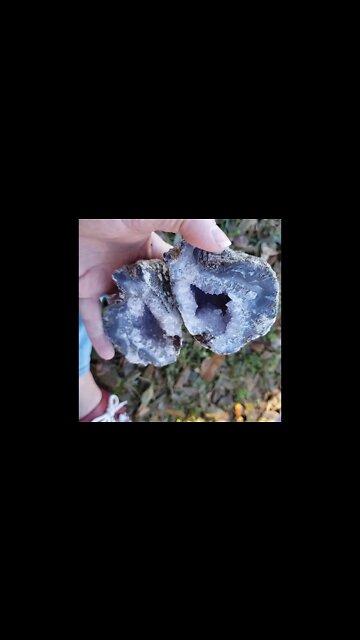 light amethyst geode with blue banding.