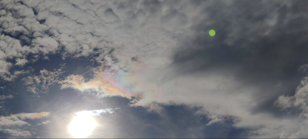 4.7.2024: Sun halo, weird clouds, white trail, colors in the clouds