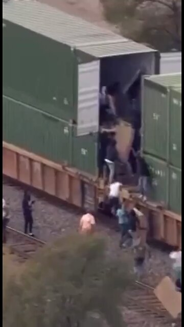 Meanwhile, Chicago folks are looting trains.