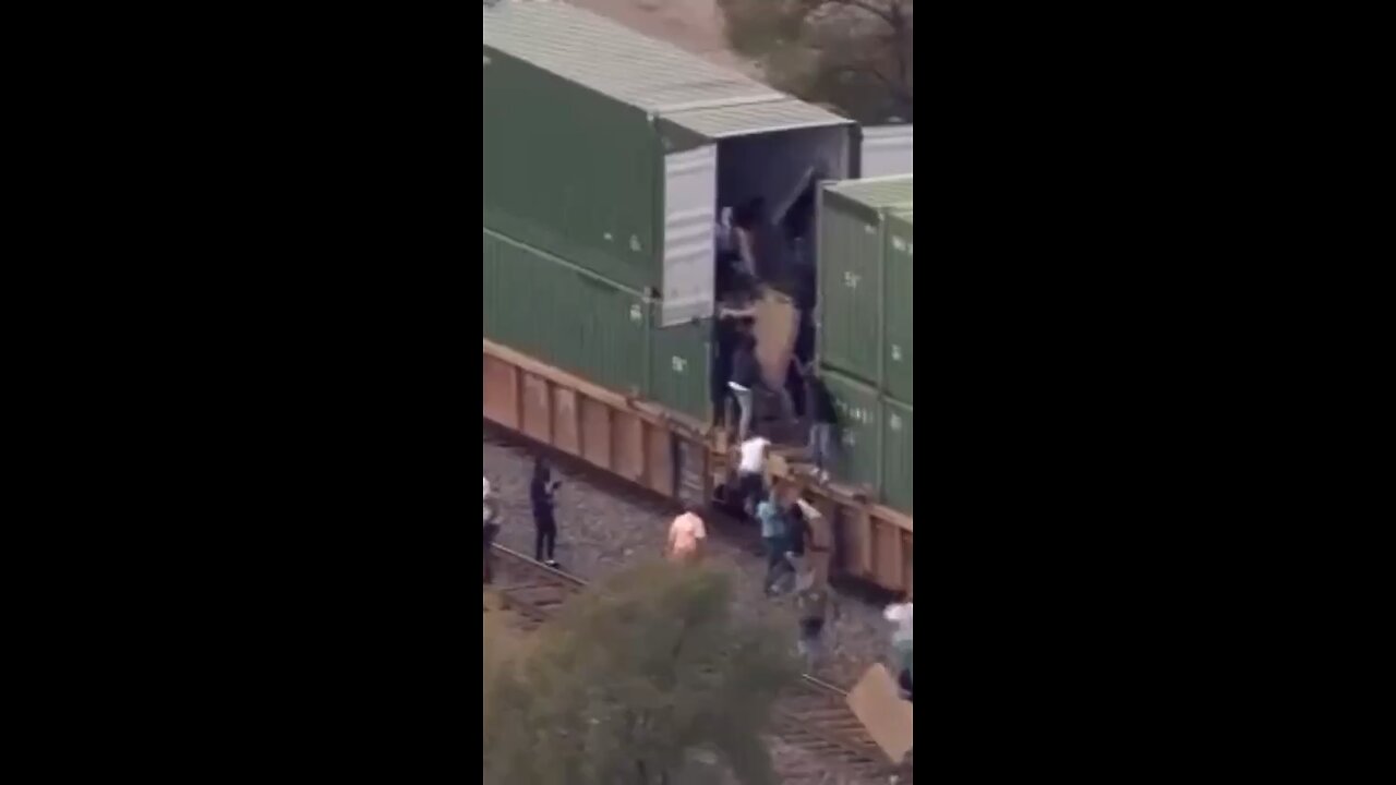 Meanwhile, Chicago folks are looting trains.