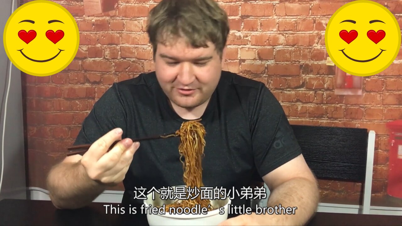 Foreigner Tries Chinese Lo Mein for the First Time – Too Delicious to Stop! 🤤🇨🇳