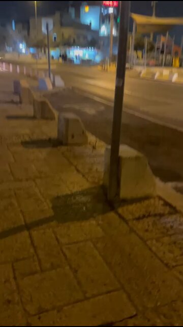 Arab Muslims in Jerusalem Attack Jew with Firecrackers