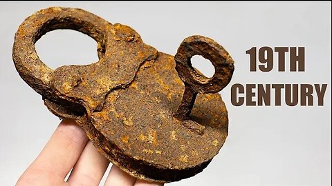 Very Rusty Lock Restoration. Padlock of the 19th century.