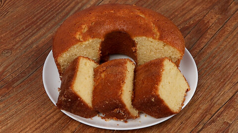 Simple yogurt cake, super cute and easy! great for breakfast