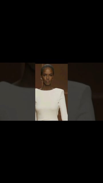 Leilanda in Elisabettafranchi Fall/Winter 2020 FashionShow Catwalk