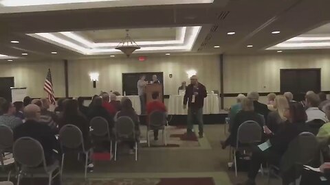 2018 clip of Tim Walz lying to constituents about having been in war