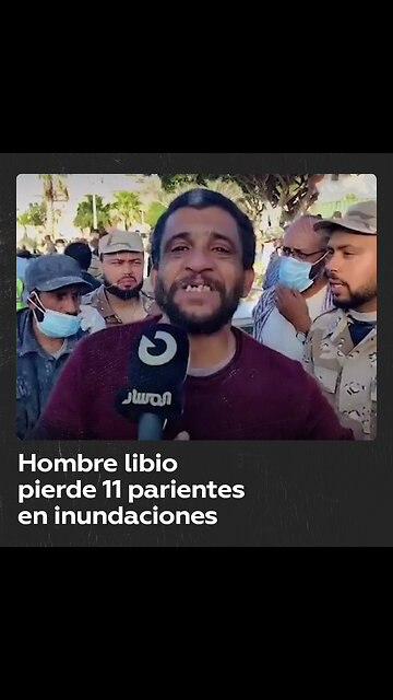 Hombre libio lamenta la pérdida de sus parientes en inundaciones