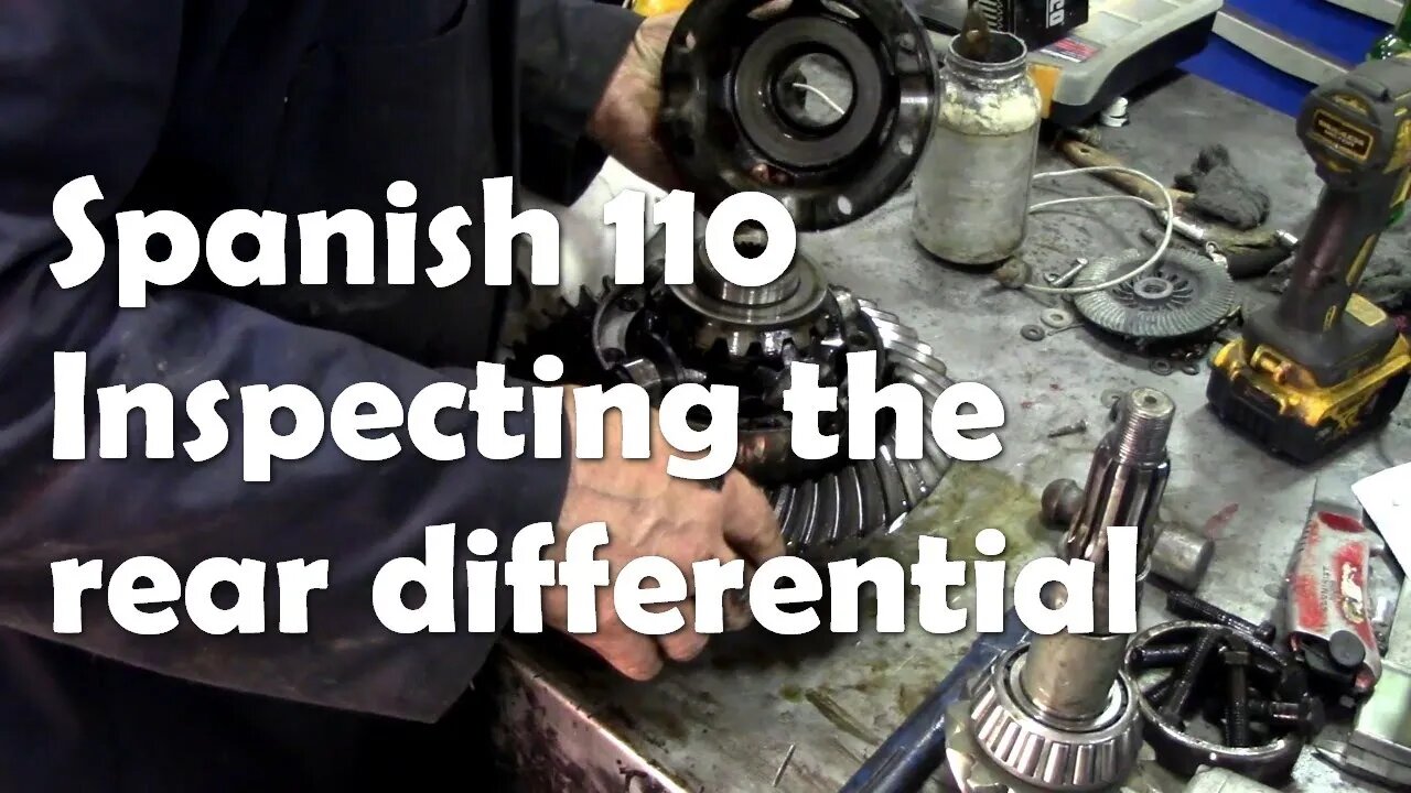 Spanish 110 300 Tdi Inspecting the rear differential