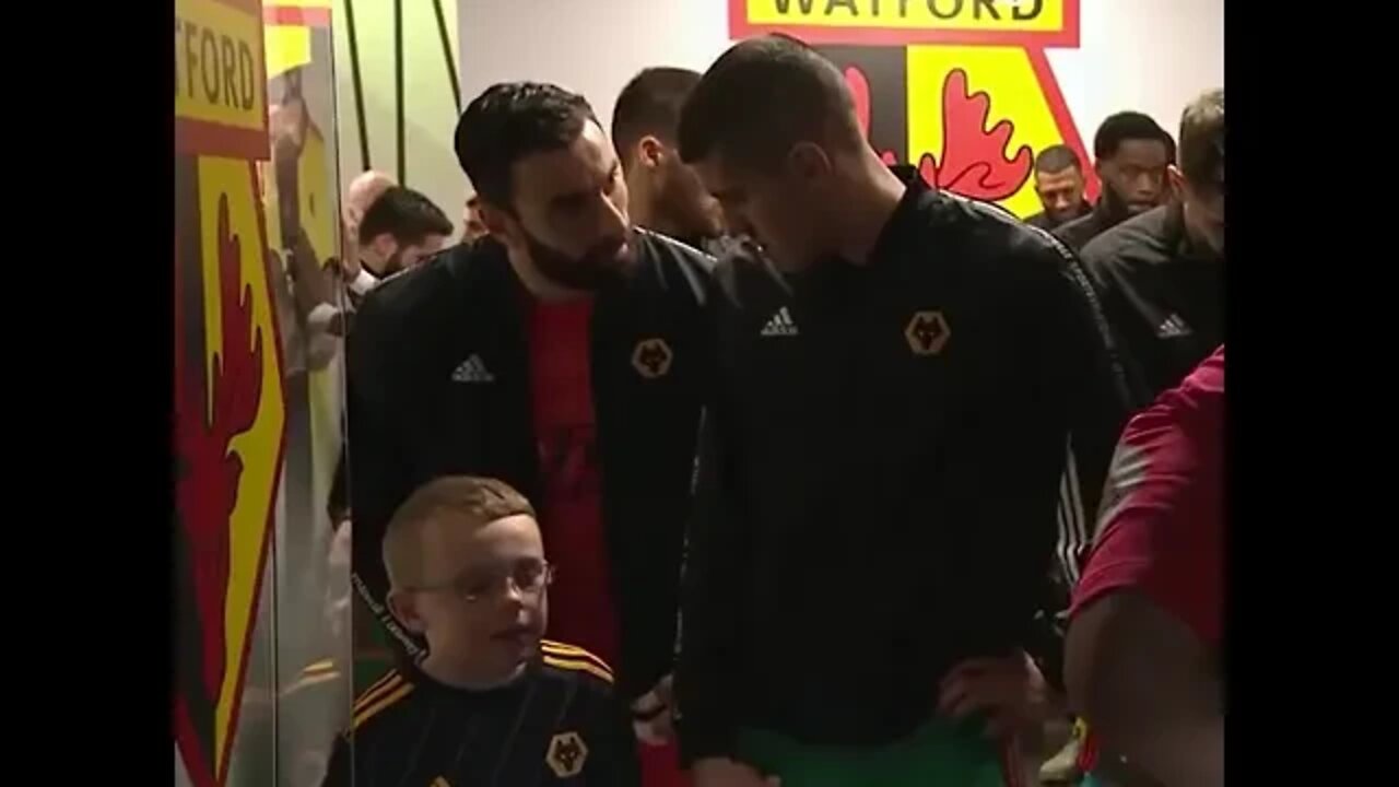 Wolves' Rui Patricio offers coat to a young fan after noticing he was cold