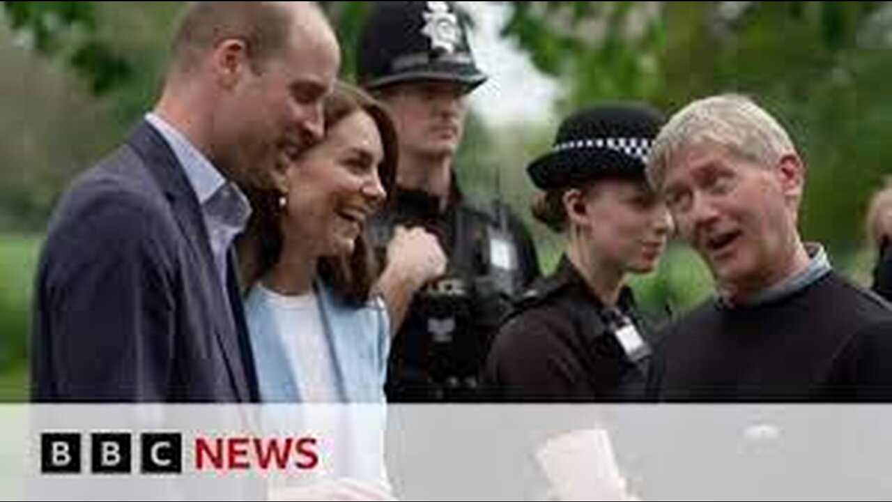 Prince William and Kate meet crowds ahead of Coronation concert - BBC News