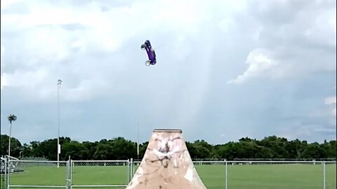 RC vs Skate park S3-Rc0 Hilux the only survivor!