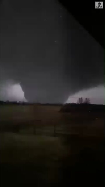 Video shows tornado that hit Sacramento, Kentucky