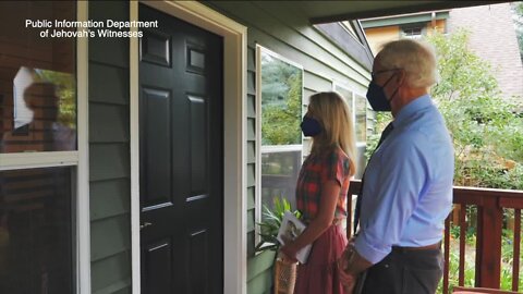 Jehovah’s Witnesses return to door-to-door ministry after nearly 3-year hiatus