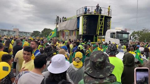 BRASÍLIA PAROU POVO VOTA A FRENTE DO QUARTEL GENERAL AGORA AO VIVO