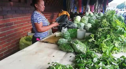 SOUTH AFRICA - Durban - Vegetable street vendor (Video) (XvB)