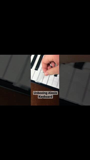 Unboxing Alesis MIDI Keyboard *SaTiSfYiNg*