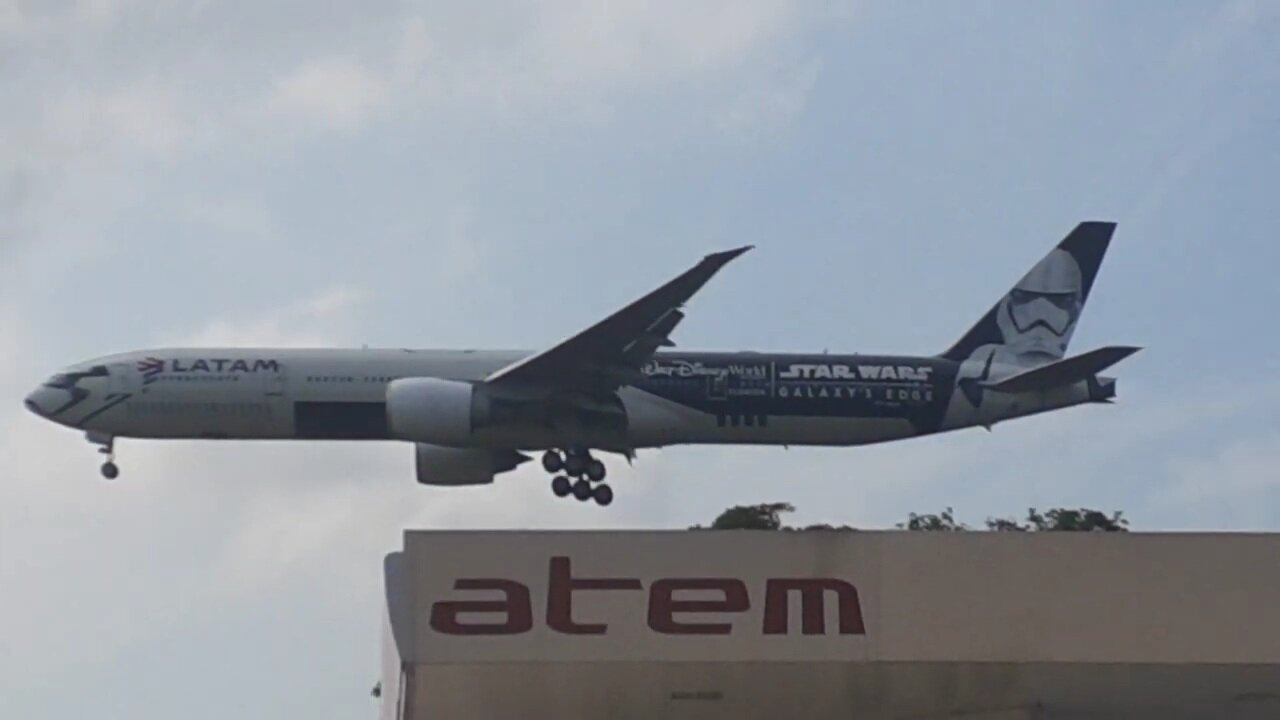 Boeing 777-300ER PT-MUA na aproximação final antes de pousar em Manaus vindo de Guarulhos