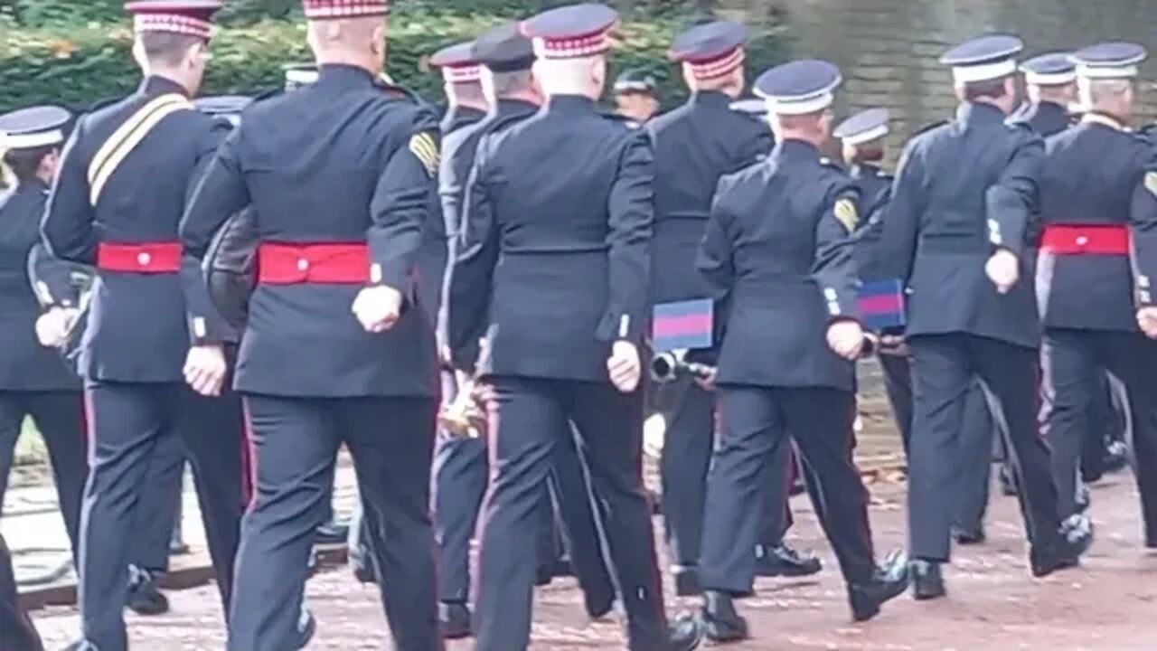 Millatery band marching in to Clarence house #buckinghampalace