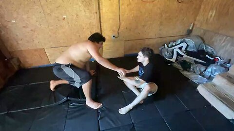 6’3 290 pound bjj white belt vs 5’4 160 pound bun blue belt who wins