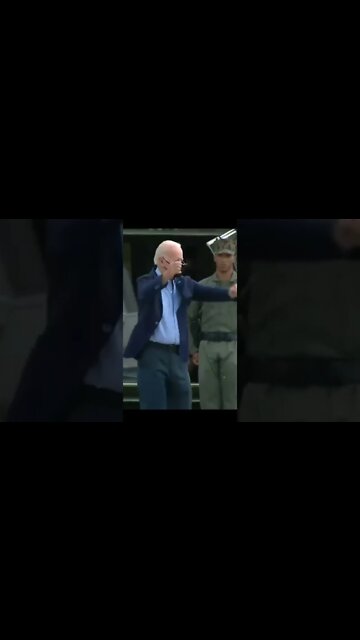 AWKWARD Biden getting out of helicopter