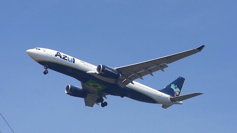 Airbus A330 PR-AIZ na cabeceira da pista 11 do Aeroporto Internacional de Manaus