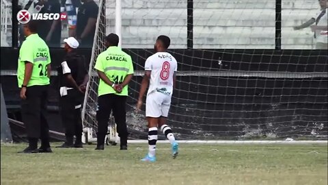 Vitinho comemorando gol fazendo simbolo da Força Jovem Vasco 3x0 Resende