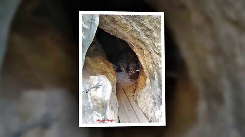 El estrecho y profundo desfiladero del Matarraña en Teruel