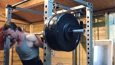 185 Kgs x 2 Squat. NEW PR!