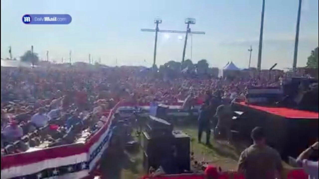 Attempted Trump assassination footage from behind stage
