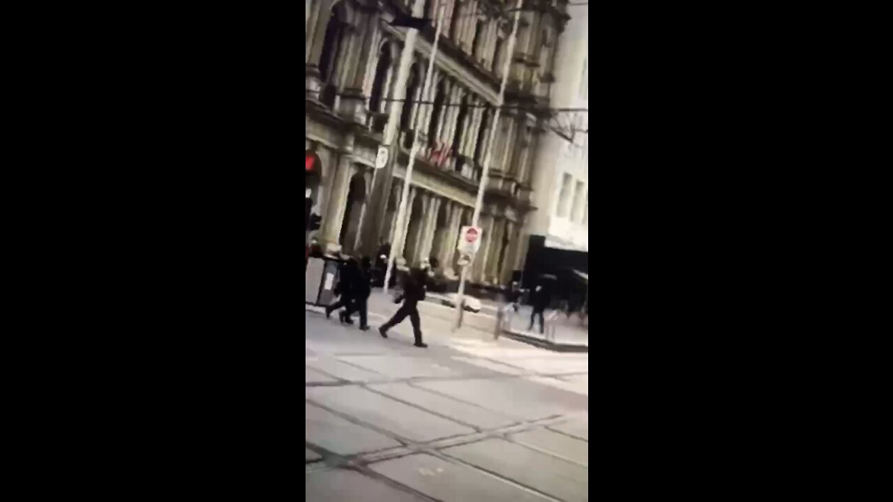 Aussie police fires rubber bullets at peaceful protestors