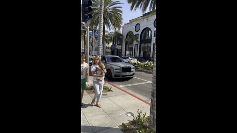 Rolls Royce Cullinan Rodeo Dr. Beverley Hills, CA