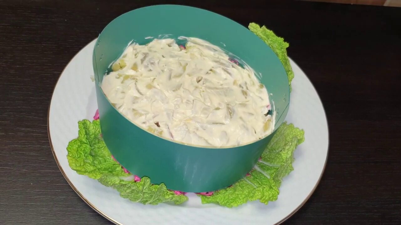 LIFE HACK! HOW TO MAKE A SALAD RING IN MINUTES OF HOME