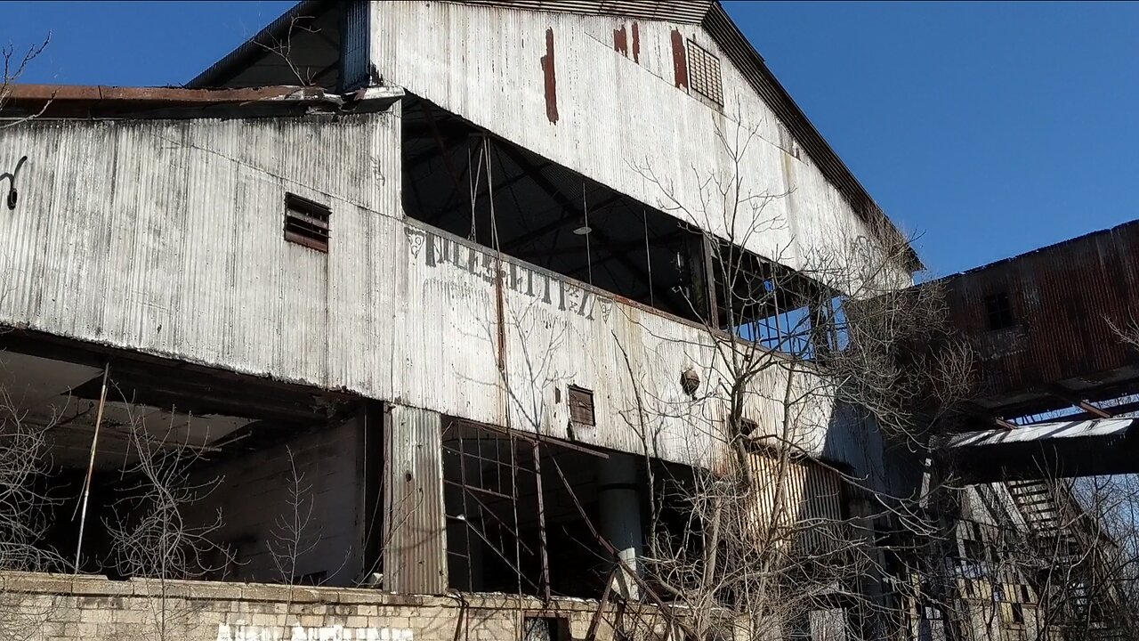 Exploring an Abandoned Factory | Gary Indiana February 2019