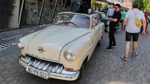 Izložba oldtimera na Europskom trgu privukla brojne građane