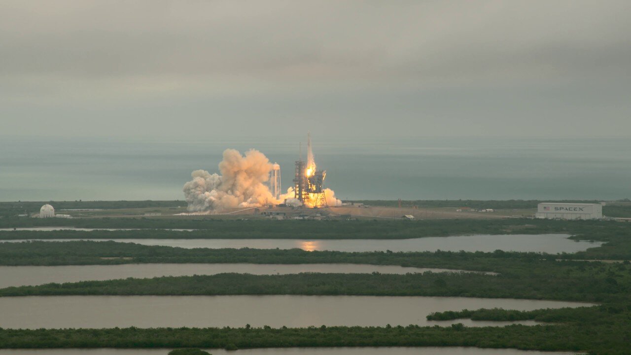 Liftoff in UHD of SpaceX Falcon 9 on CRS-10 Mission #TheNewsOfWorld