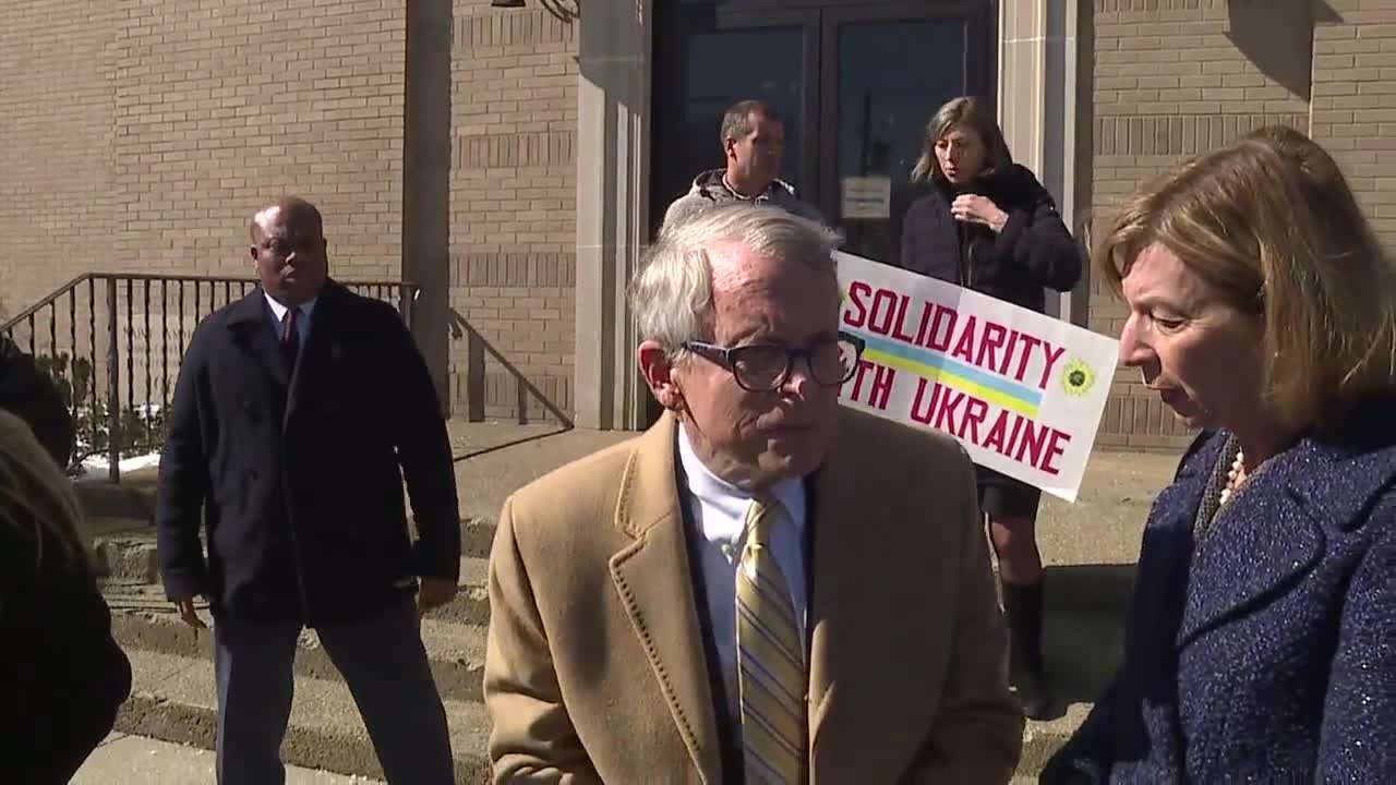 Gov. Mike DeWine visits Ukrainian church in Parma