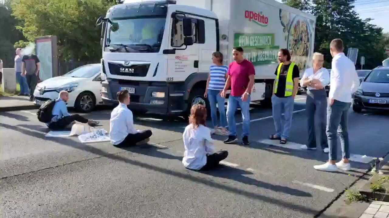 People are in rage because of climate activists blocking the roads in Germany