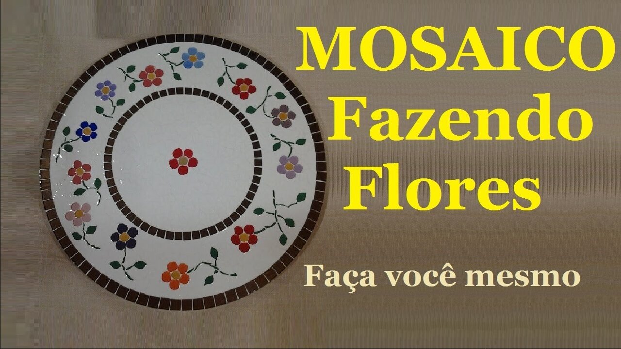 MOSAICO COM PASTILHAS DE VIDRO - FAZENDO FLORES @lucibuzo