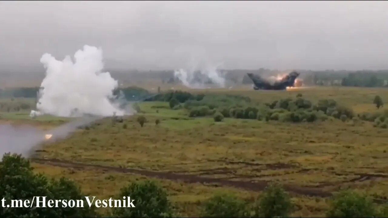 Russian TOS-1A Heavy Flamethrower Sends Ukrainian Militants To A Nice Fiery Pit In Hell 🔥