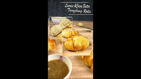 Licorice & Cocoa Butter Tangzhong Buns