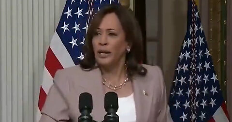 Kamala Harris Receives Chilly Audience Reaction to Story About Her Mother