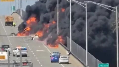 Massive Explosion as fuel truck crash and ignite