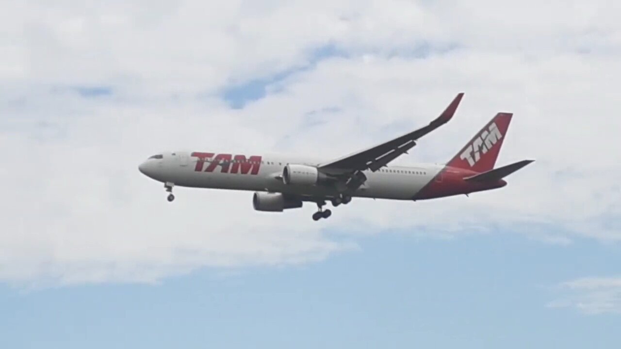 Boeing 767-300ER PT-MSV na final antes de pousar em Manaus vindo de Guarulhos