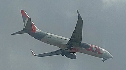 Boeing 737-800 PR-GXA coming from São Paulo and Boeing 737-800F PS-GFD from Recife to Fortaleza