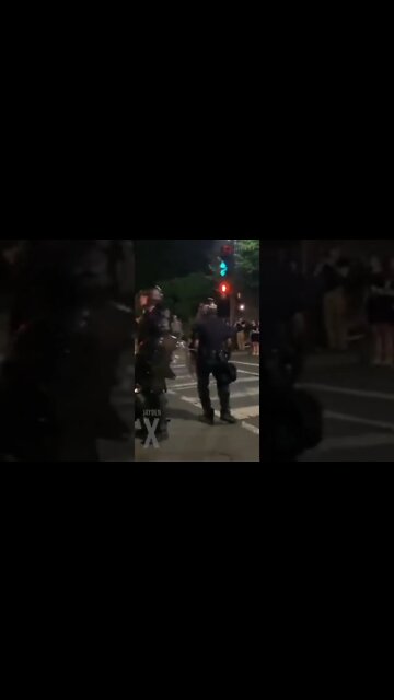 Capitol Police out in riot gear, as a soft piano tune plays outside the Supreme court #roevswade